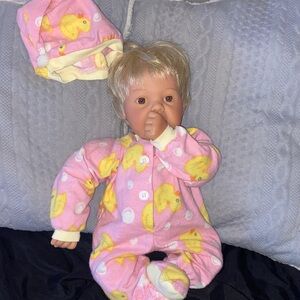 Perfect  gift Lee Middleton 1997 Baby Doll with Duck Print Onesie signed by Reva